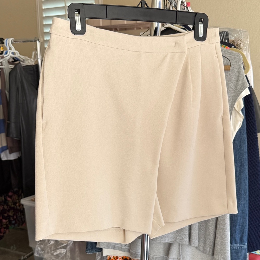 Max & Co. Cream Women's Bermudas